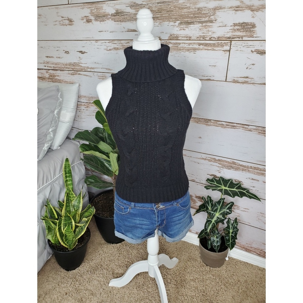 Turtle neck & sleeveless black top.